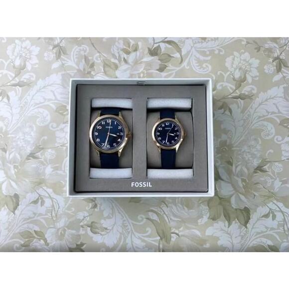 Fossil His and Her Wylie Three-Hand Navy Leather Watch Box Set BQ2470SET - Picture 7 of 9